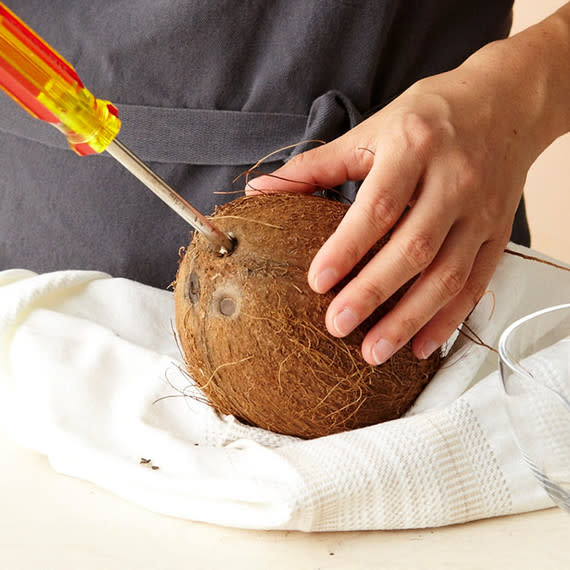 Hur öppnar man en kokosnöt
