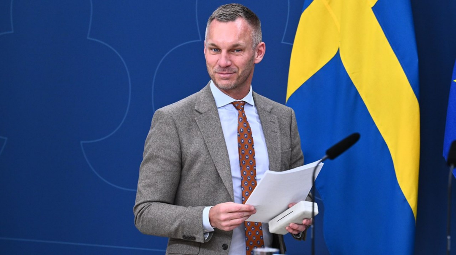 Civilministern Erik Slottner Avslöjar Sitt Eget Digitala Utanförskap