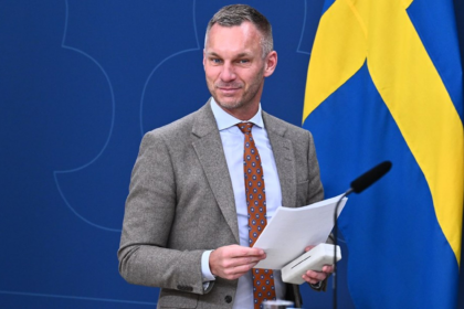 Civilministern Erik Slottner Avslöjar Sitt Eget Digitala Utanförskap