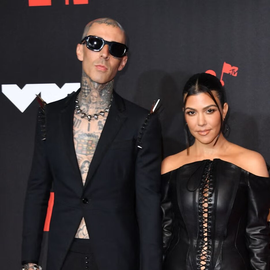 travis barker make/maka